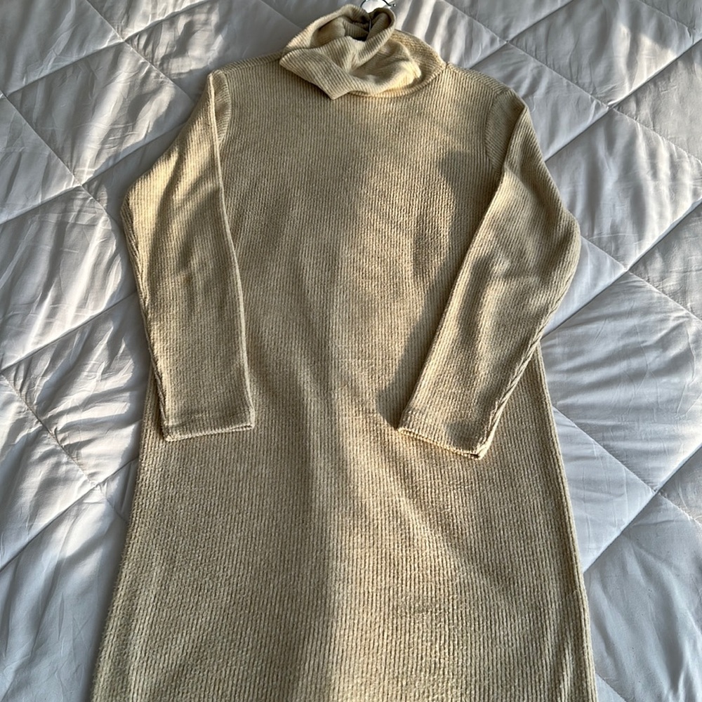 Sweater dress in cream